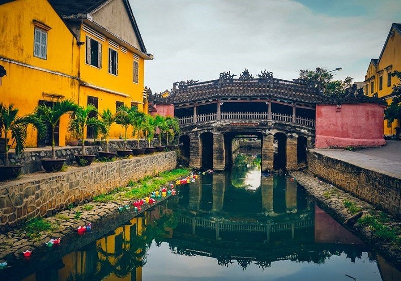 xe-du-lich-quang-nam-chua-cau